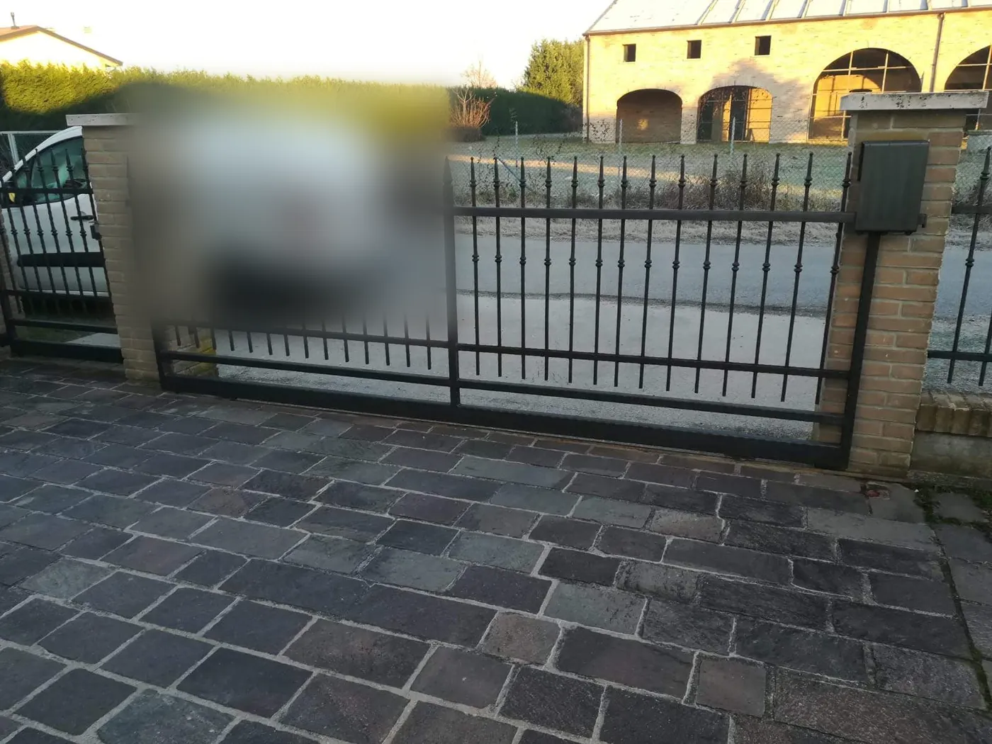 Cancello scorrevole in ferro battuto automatizzato