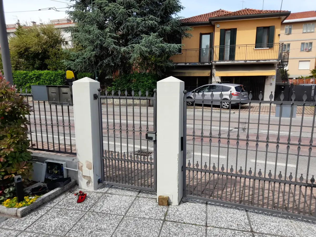 Intervento su quadro di comando di un'automazione